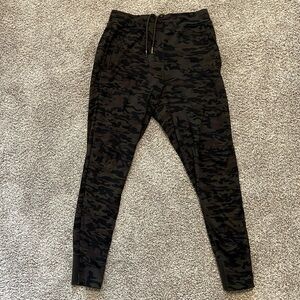 Alphalete Joggers Camo M
